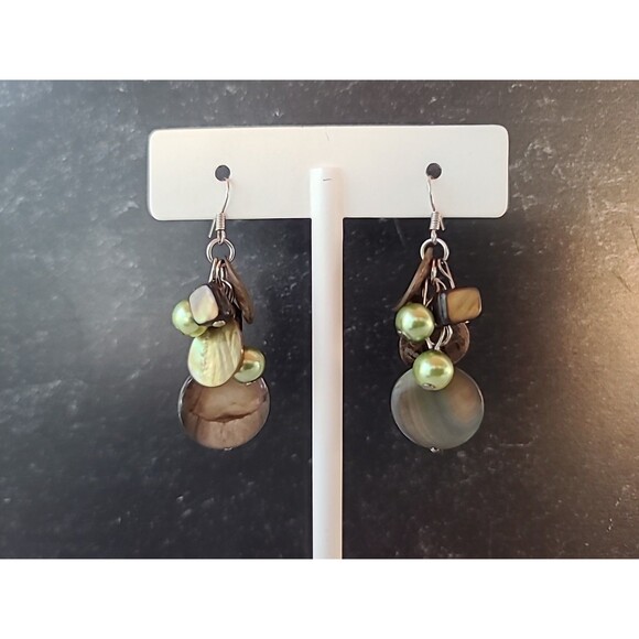 Green And Tan Beaded Shell Dangling Earrings Vintage Costume Jewelry - Picture 2 of 10